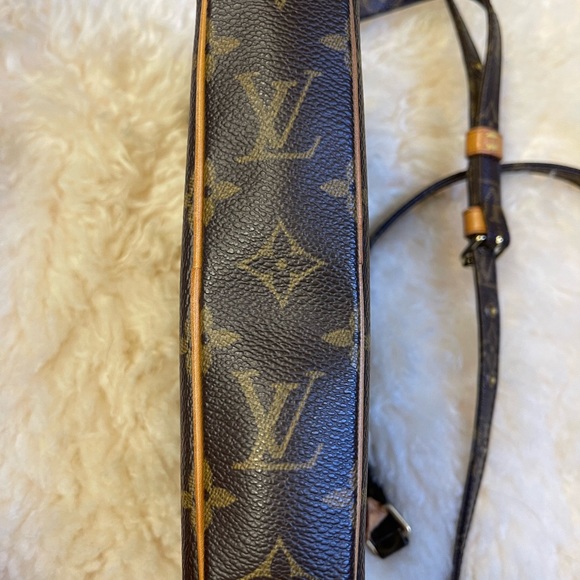 LV Pochette Marly Bandoulière Crossbody - Picture 10 of 13